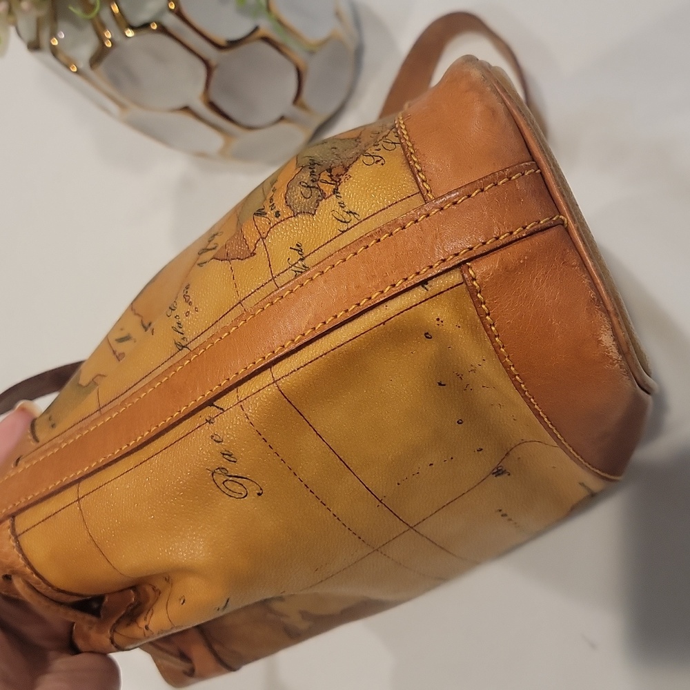 Authentic Alviero bucket bag - Picture 3 of 10